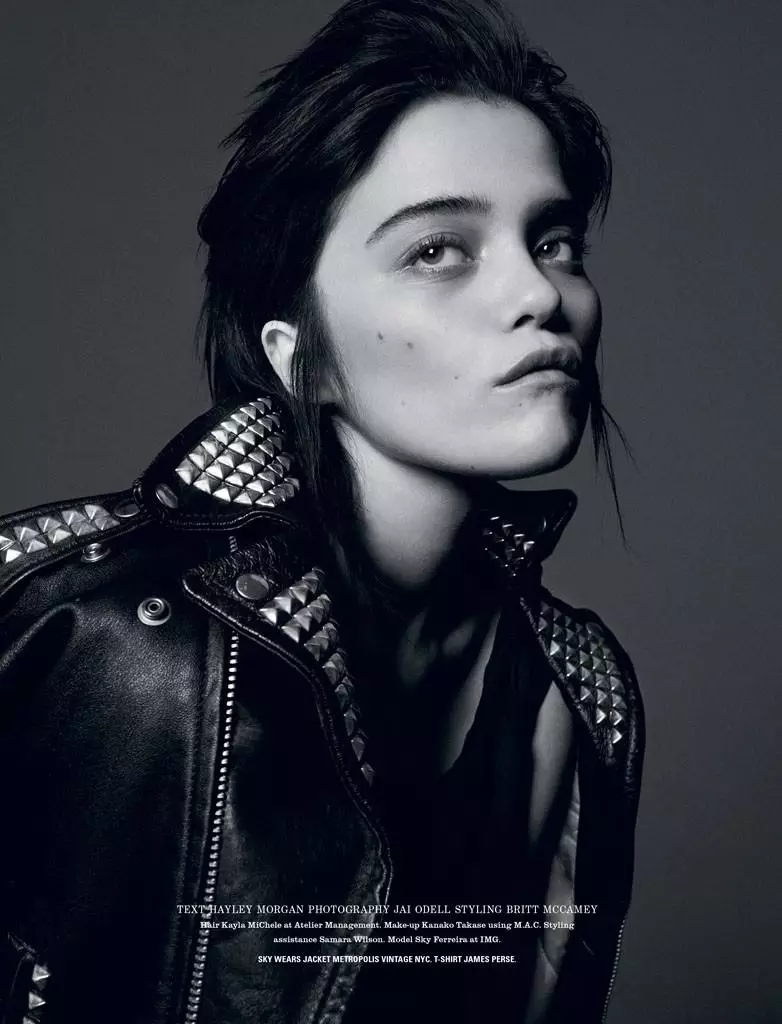 Sky Ferreira se hladi za i-D fotografiranje