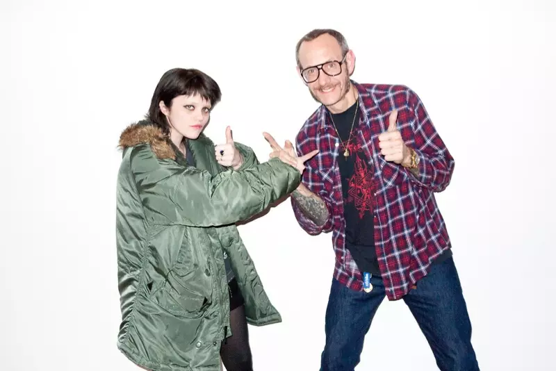 Sky Ferreira Haɗa tare da Terry Richardson don Sabuwar Shoot