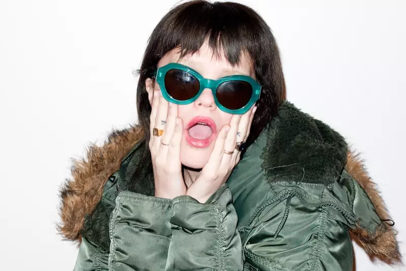 Sky Ferreira, Yeni Çekim için Terry Richardson ile Bağlantı Kuruyor