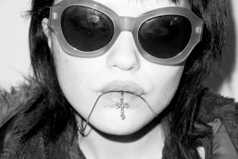 Sky Ferreira Terhubung dengan Terry Richardson untuk Pemotretan Baru