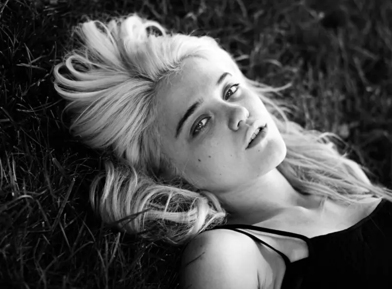 Sky Ferreira פוזות עבור הדי סלימן בתמונות פרומו חדשות