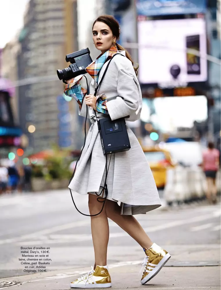 Sam Laskey เป็น Girl On the Go สำหรับ Glamour France โดย Adrian Mesko