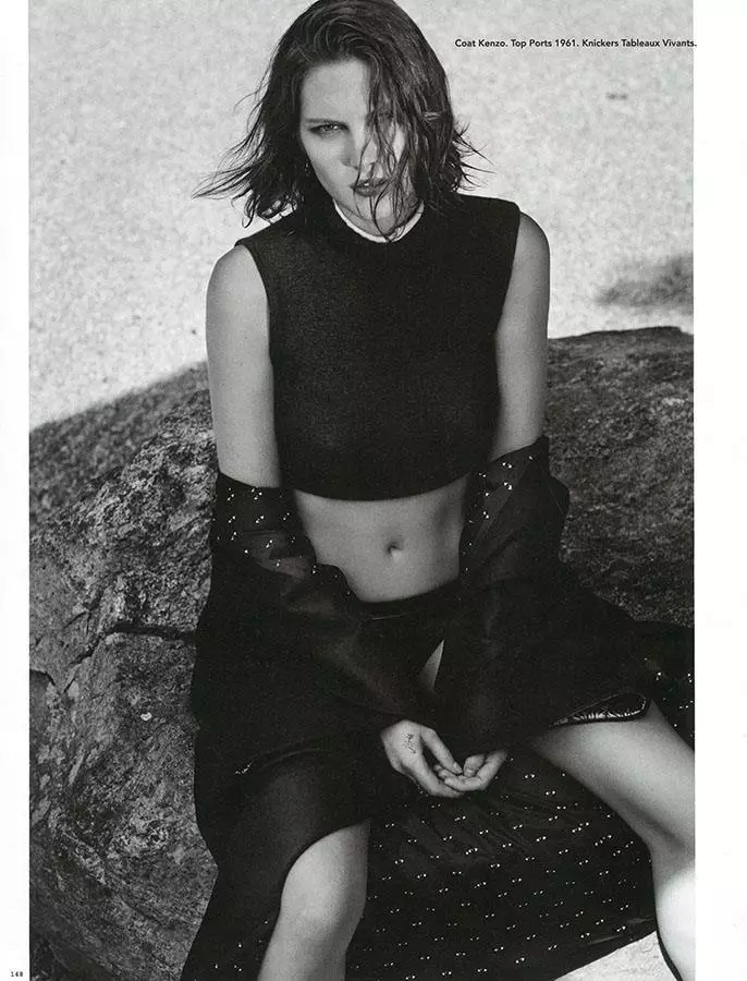 Tógann Catherine McNeil Éasca é do i-D’s Fall Issue le Collier Schorr