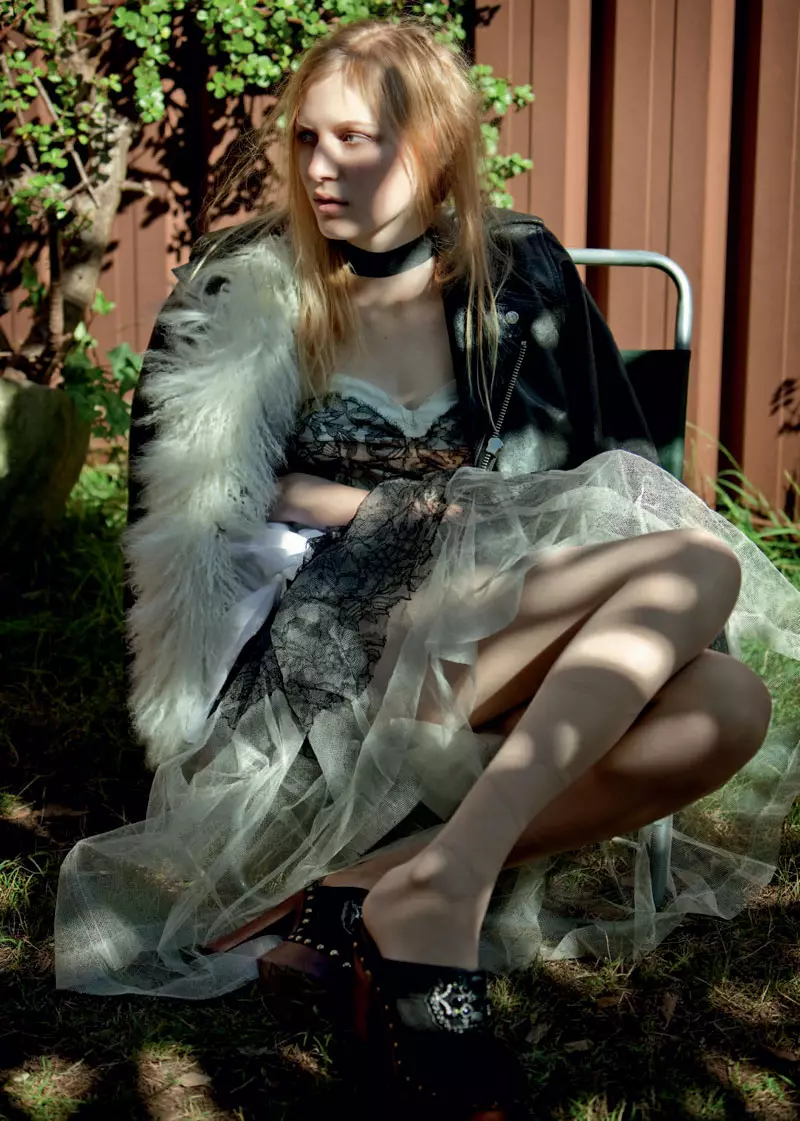 Julia Nobis ta Derek Henderson don Russh #34