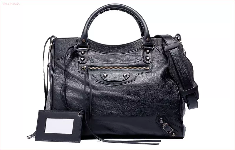 အိတ်- Balenciaga Velo Bag ကို $1835 နဲ့ ရနိုင်ပါတယ်။