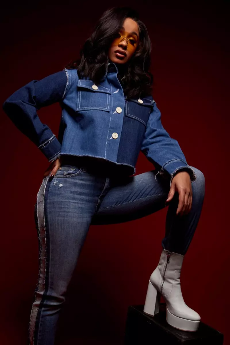 Rapper Cardi B gbara na Steve Madden Foxy Boot