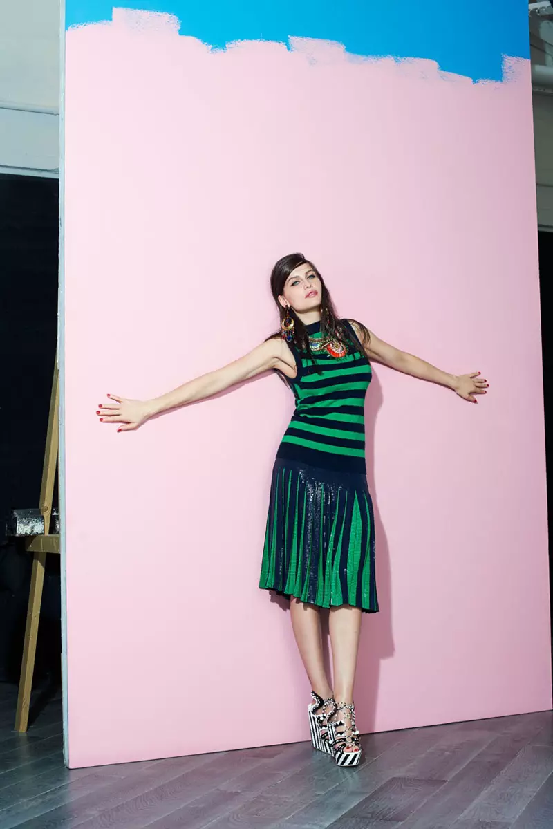 Laetitia Casta, Eric Guillemain tarafından Ağustos 2013'te Vogue Brezilya'da Yıldızlar