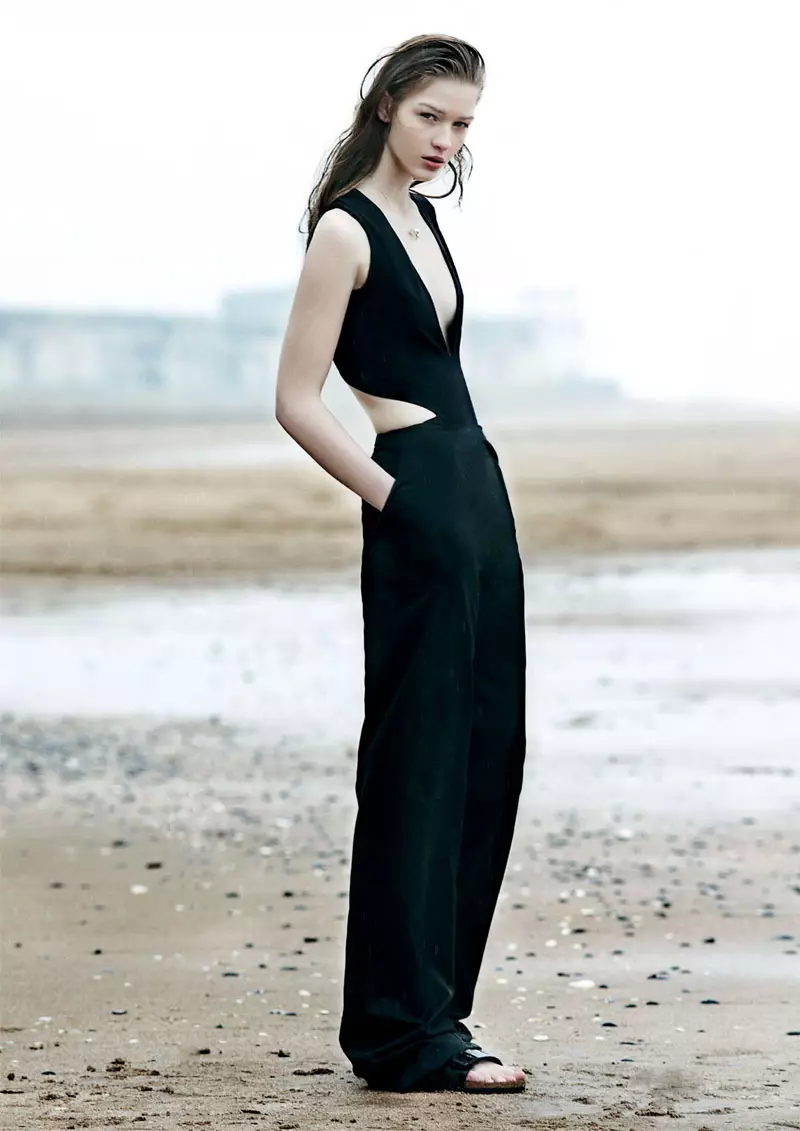 Elena Bartels er Minimal Chic for Under the Influence Magazine