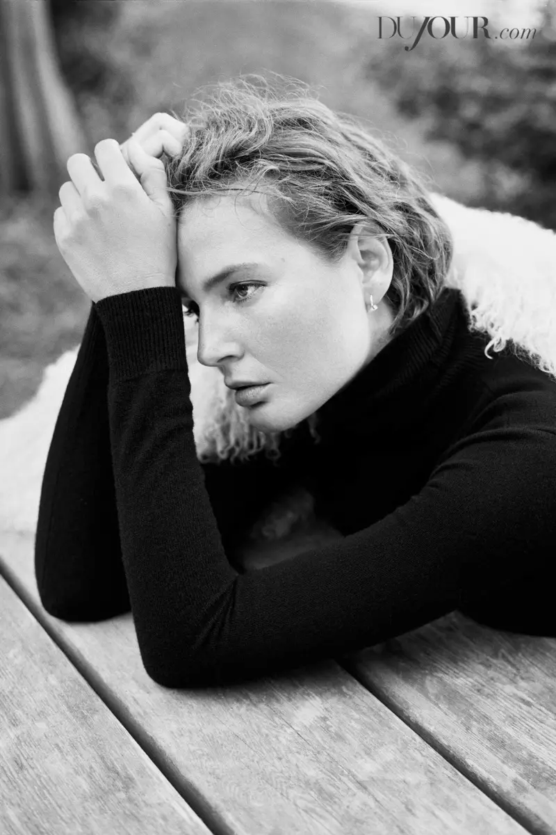 Bridget Hall roda a primeira editorial en 3 anos para a revista DuJour