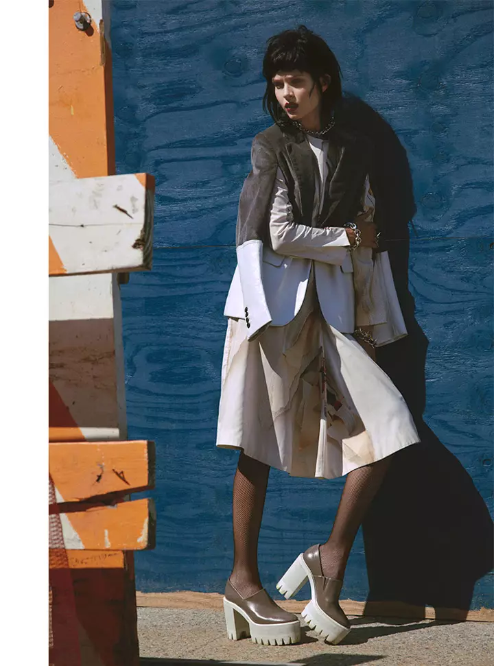 Josephine Skriver Oozes Attitude for Harper's Bazaar Latin America troch Hans Neumann