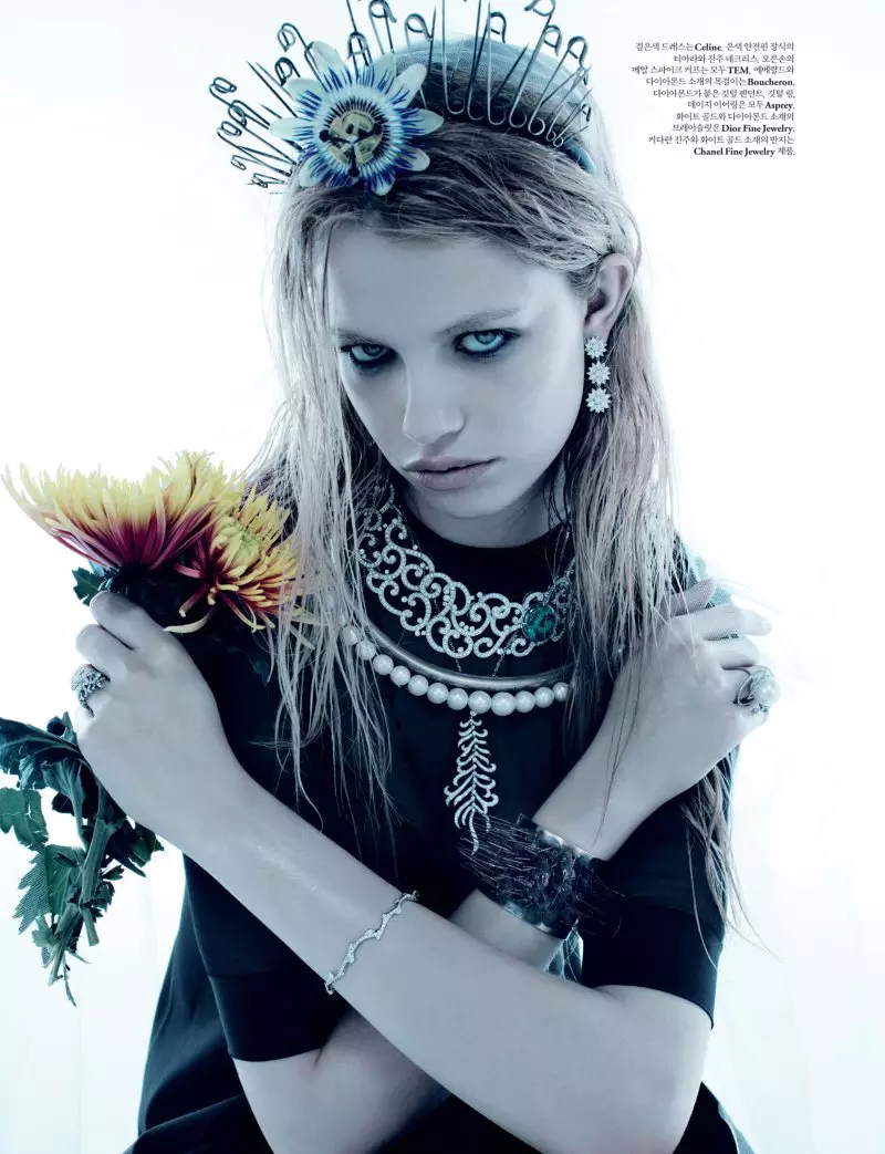 Hailey Clauson توسط Catherine Servel برای W Korea دسامبر 2011