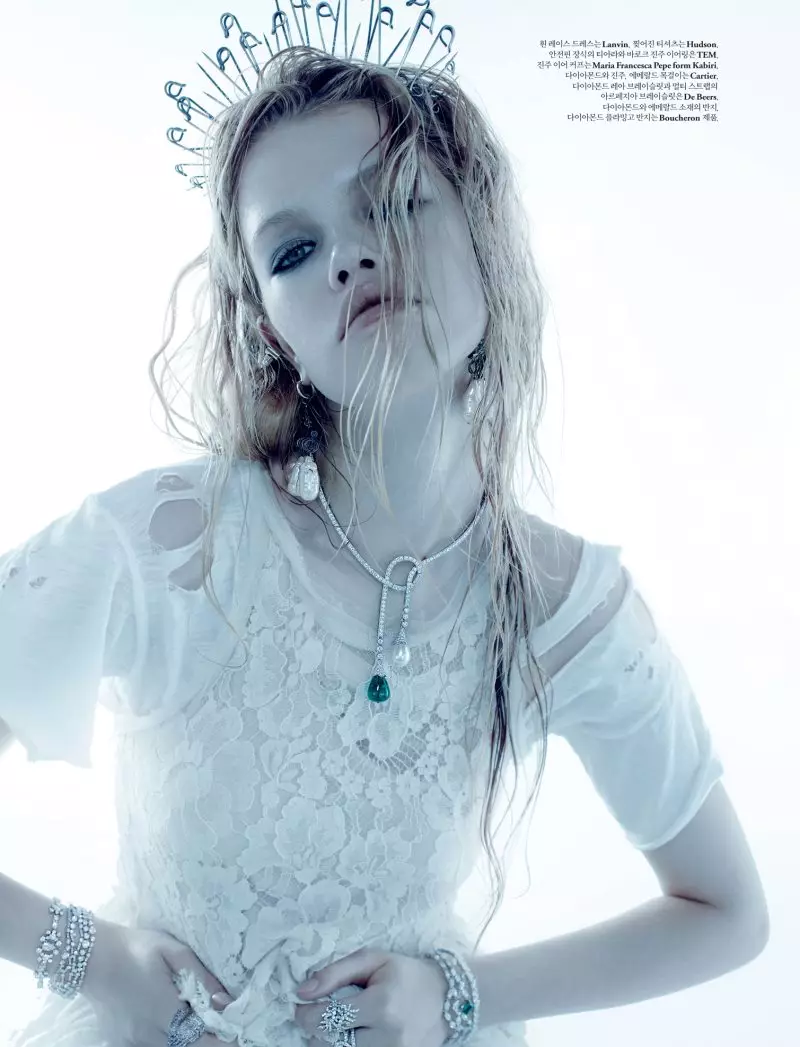 Hailey Clauson ໂດຍ Catherine Servel ສໍາລັບ W Korea ເດືອນທັນວາ 2011