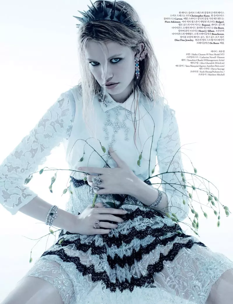 2011 年 12 月，Catherine Servel 为 W Korea 拍摄的 Hailey Clauson