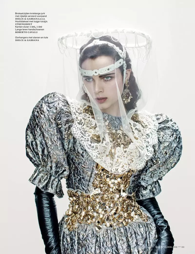 Anna de Rijk Kleeder fir Halloween an der Vogue Netherlands November Issue, Lenséiert vum Marc de Groot