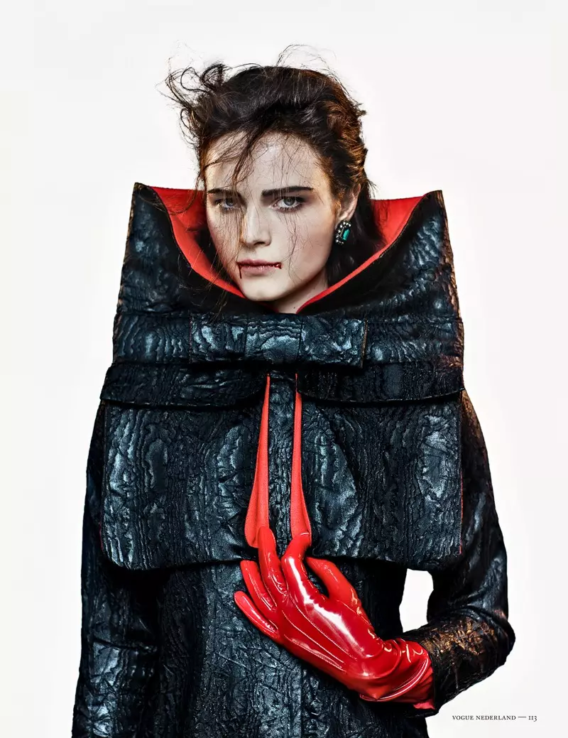 Anna de Rijk vístese para Halloween na edición de novembro de Vogue Netherlands, dirixida por Marc de Groot