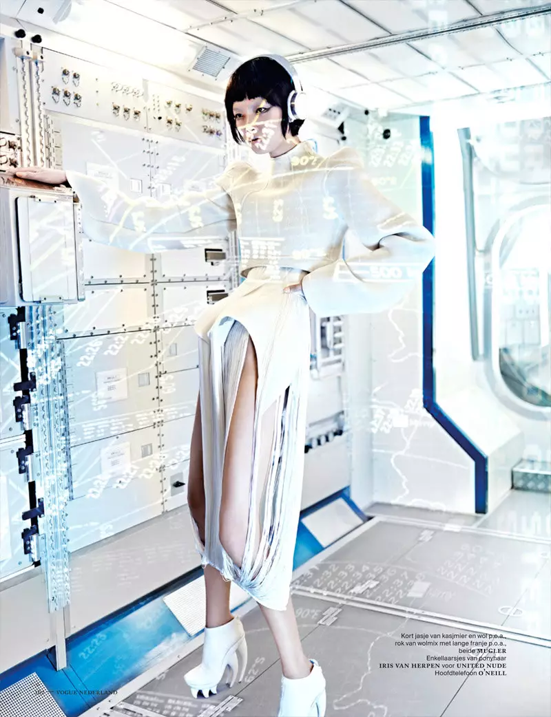 Grace Guozhi er en fremtidsvision i Vogue Holland september 2012 af Marc de Groot