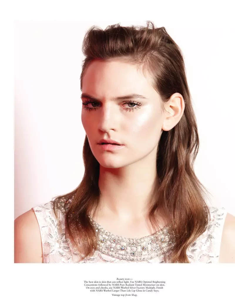 Hirschy Hirschfelder Dons Metallic Beauty fun Russh #49 nipasẹ Stephen Ward