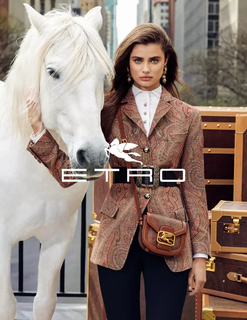 Taylor Hill lidera a campanha outono-inverno 2019 da Etro