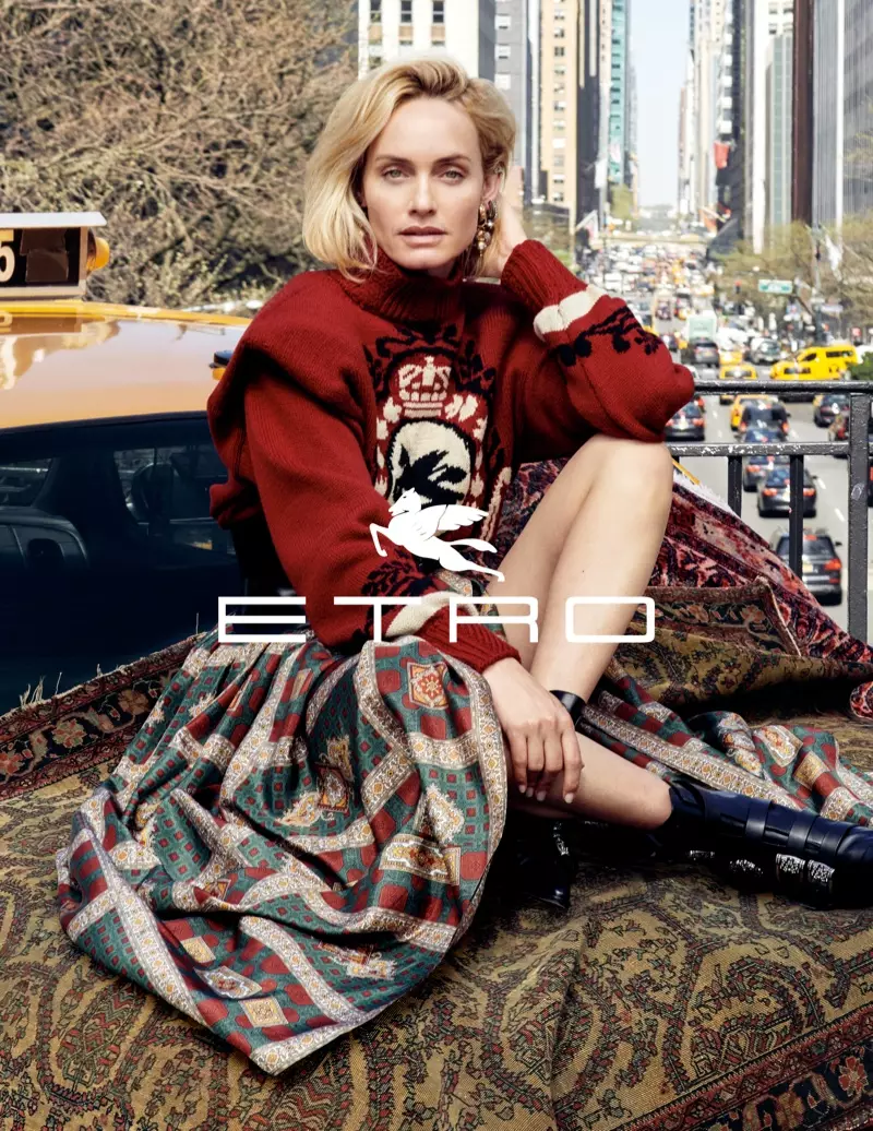 Amber Valletta ដើរតួក្នុងយុទ្ធនាការ Etro រដូវស្លឹកឈើជ្រុះរដូវរងាឆ្នាំ 2019