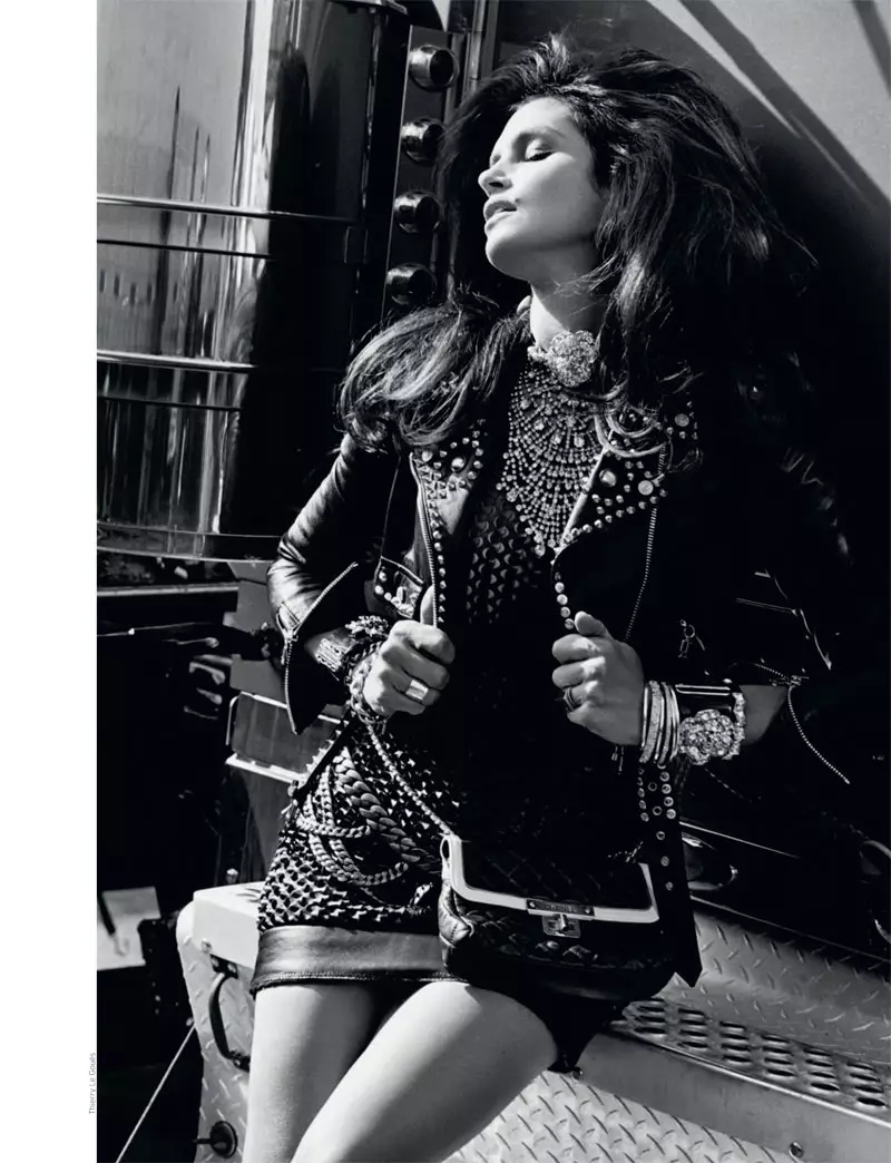 Cindy Crawford oo uu qoray Thierry le Gouès ee Qaababka Faransiiska Revue de Modes #20