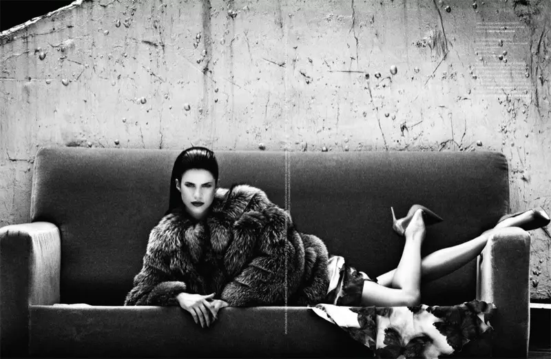 Sara Sampaio forfører for Flaunt Magazine Spread