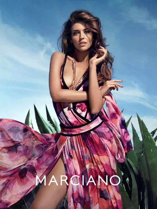 Clara Alonso & Heather Buille faoi thuairim Tosaigh le Marciano Spring 2014 Fógraí le Hunter & Gatti