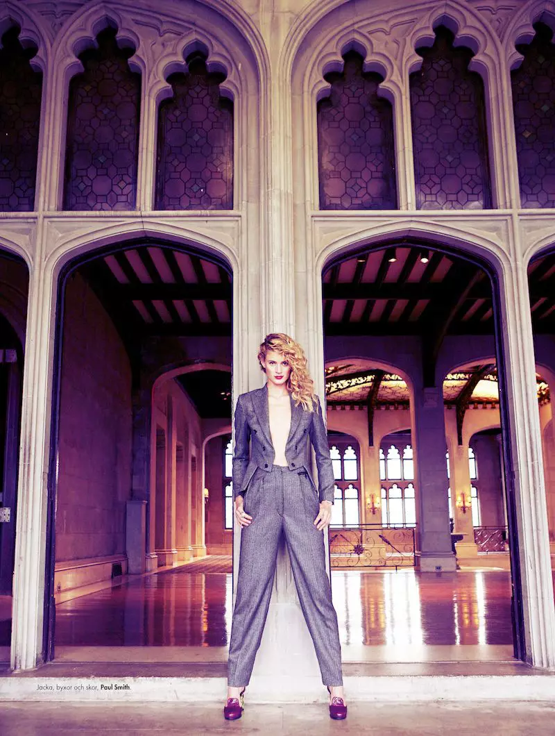 Michelle Buswell Stars in Plaza Kvinna's October 2012 Cover Story