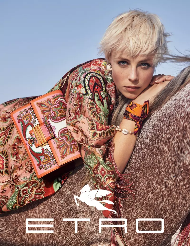 Edie Campbell fronts Etro intwasahlobo-ehlotyeni 2019 iphulo