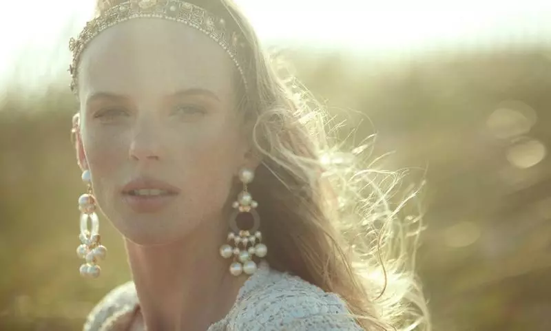 Anne Vyalitsyna | Chanel Resort Editoriala | Harper's Bazaar Txileko azala