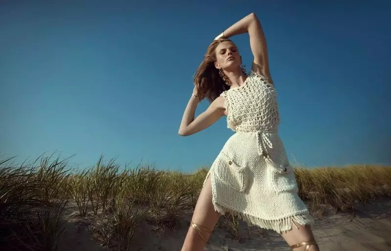 Anne Vyalitsyna modelt Chanels Resort-Looks für Harper's Bazaar Chile