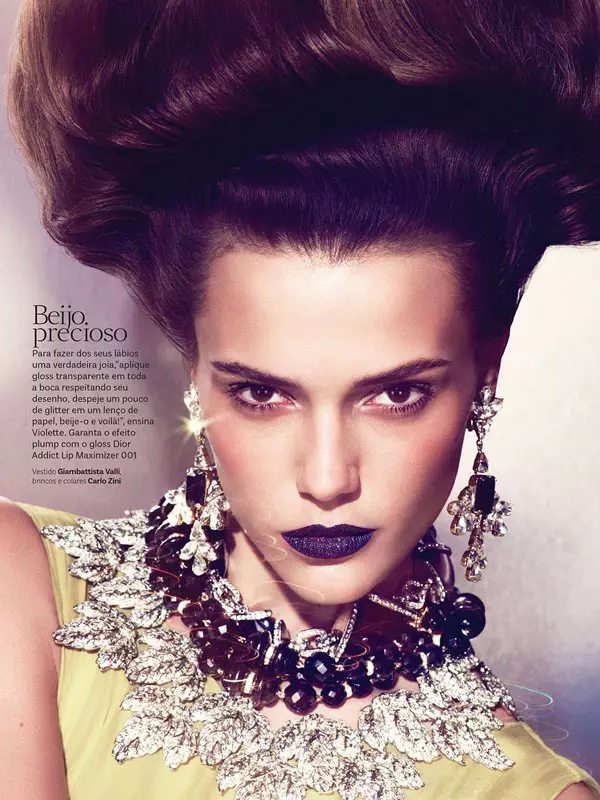 Si Martha Streck ay isang Carnival Beauty para sa Vogue Brazil ng Pulmanns