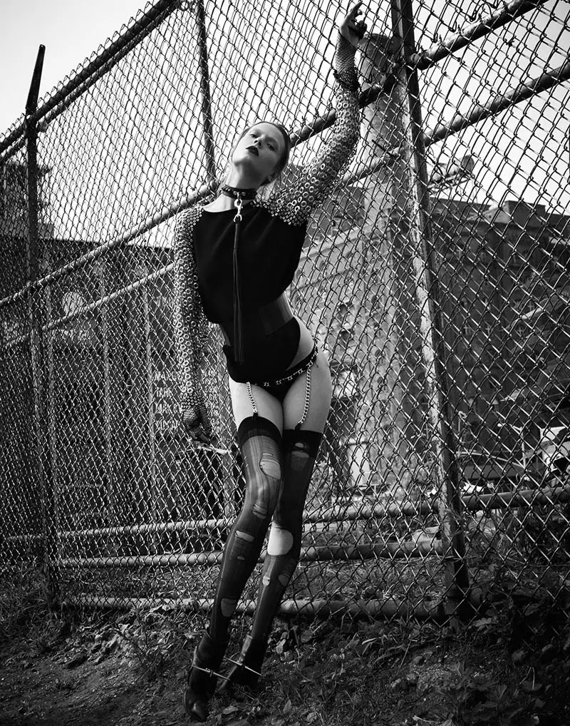 Martha Streck ima punk odnos za V Magazine Shoot Manolo Campion