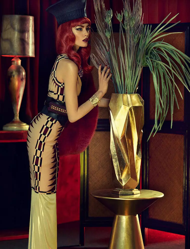 Patrycja Gardygajlo dostaje wampira na Harper's Bazaar Hongkong czerwiec 2012