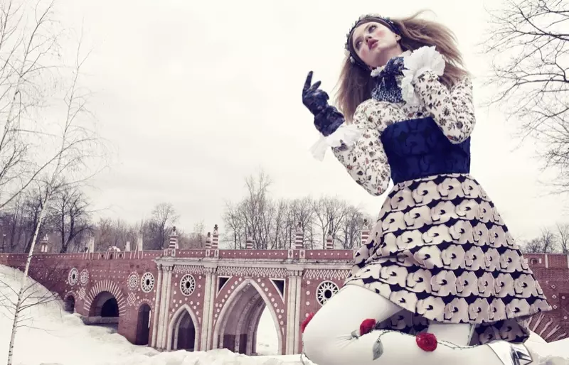 Lindsey Wixson modelleer wintermodes vir Emma Summerton in Vogue Japan