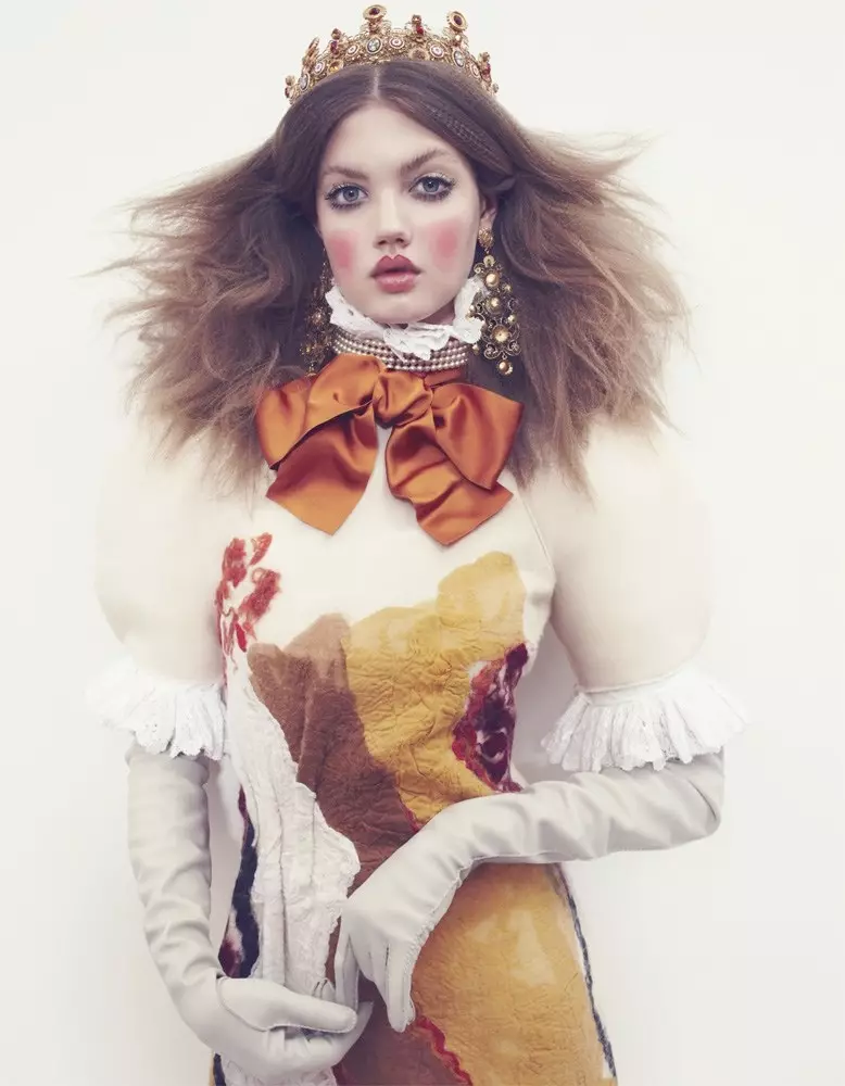 Lindsey Wixson o Etsa Mehlala ea Mariha bakeng sa Emma Summerton ho Vogue Japane