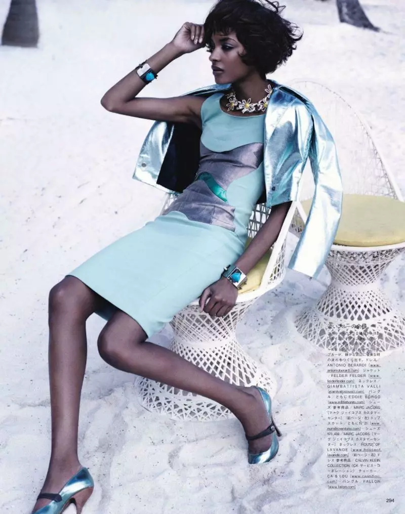 Vogue Japan အတွက် April 2012 အတွက် Josh Olins မှ Jourdan Dunn နှင့် Daria Strokous