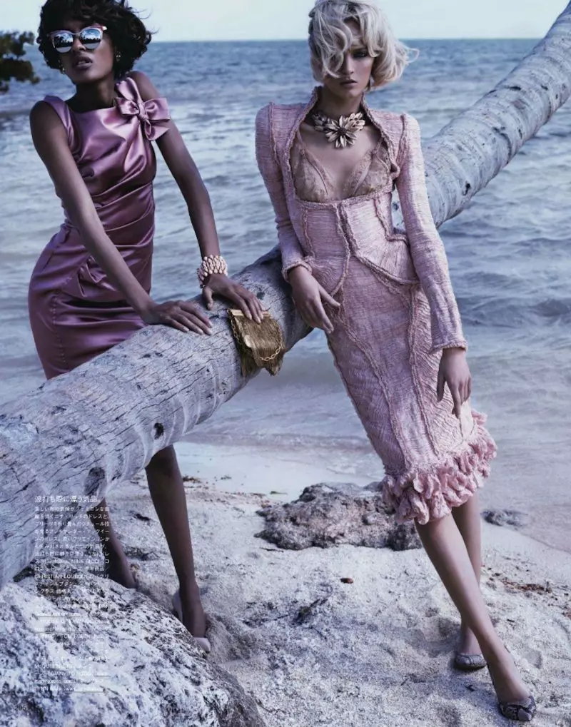 Vogue Japan အတွက် April 2012 အတွက် Josh Olins မှ Jourdan Dunn နှင့် Daria Strokous