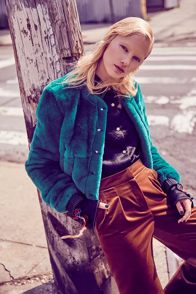 Hannah Holman posa en colorits looks de tardor per a ELLE Kazakhstan