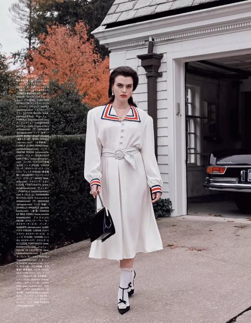 Charli Howard ag glacadh le Wardrobe Retro do Vogue Japan