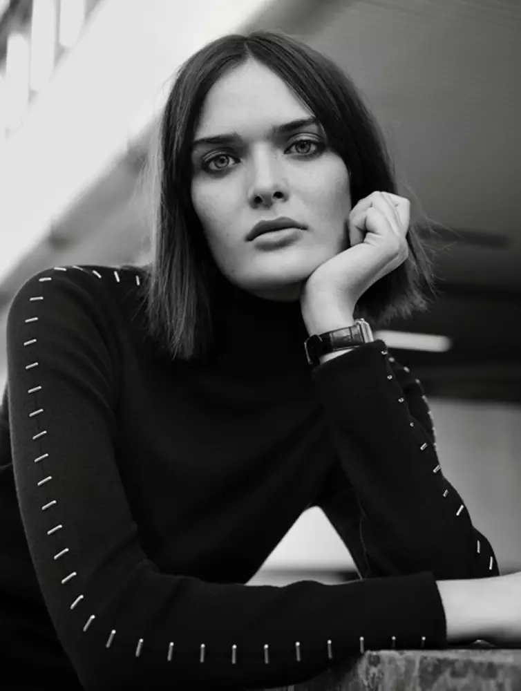 Sam Rollinson nosi jesenski stil za Yelenu Yemchuk u T Magazinu Kina