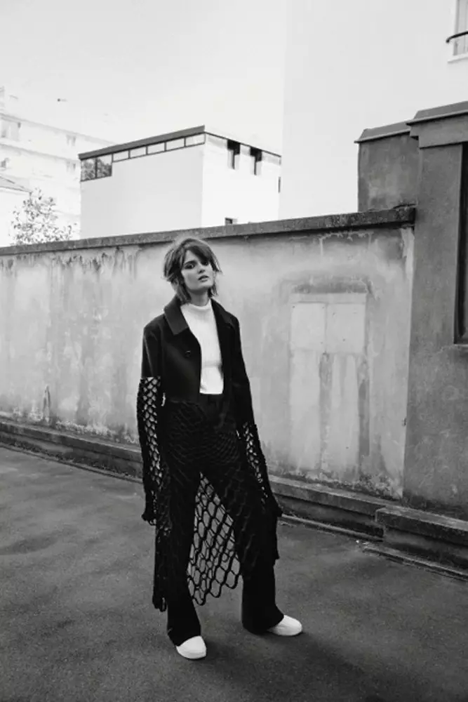 Ο Sam Rollinson φοράει φθινοπωρινό στυλ για την Yelena Yemchuk στο T Magazine China