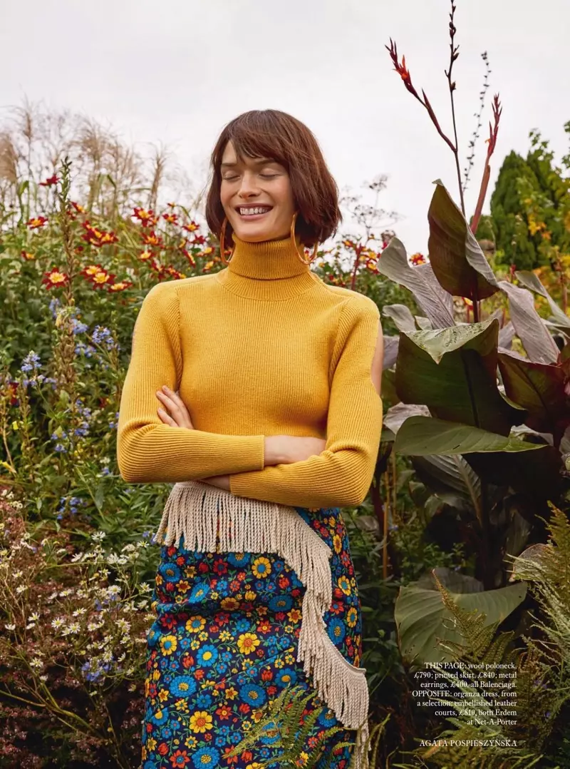 Sam Rollinson pozuje w Garden Party Dress dla Harper's Bazaar w Wielkiej Brytanii