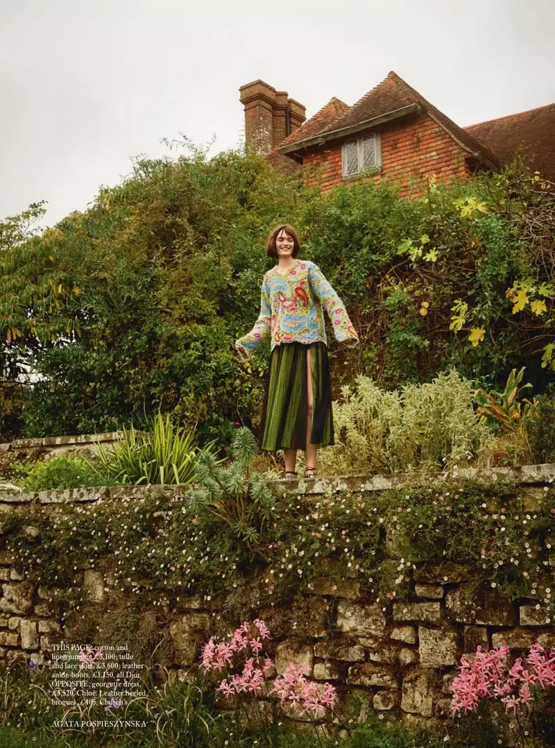 Sam Rollinson pozira u Garden party haljinama za Harper's Bazaar UK