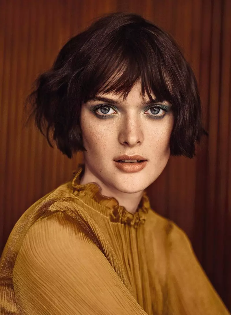 Sam Rollinson porte des vêtements d'automne dans le Harper's Bazaar Allemagne