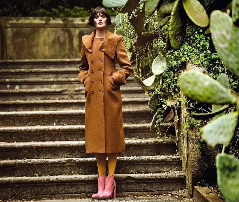 Sam Rollinson yn Gwisgo Ffasiynau Cwymp yn Harper's Bazaar yr Almaen