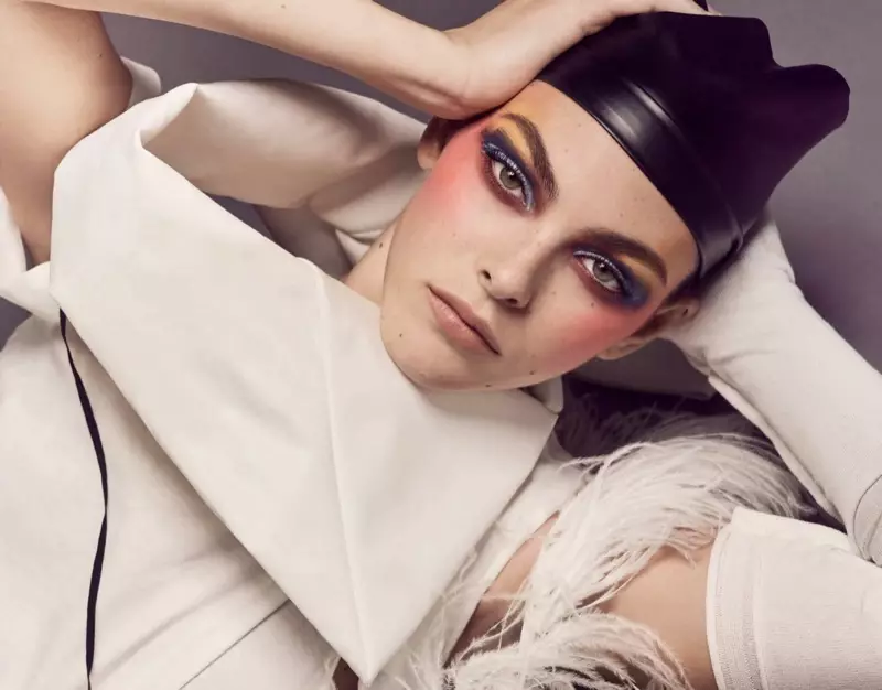 Ọwa Vittoria Ceretti na-egosi ọmarịcha nwanyị maka Vogue Germany