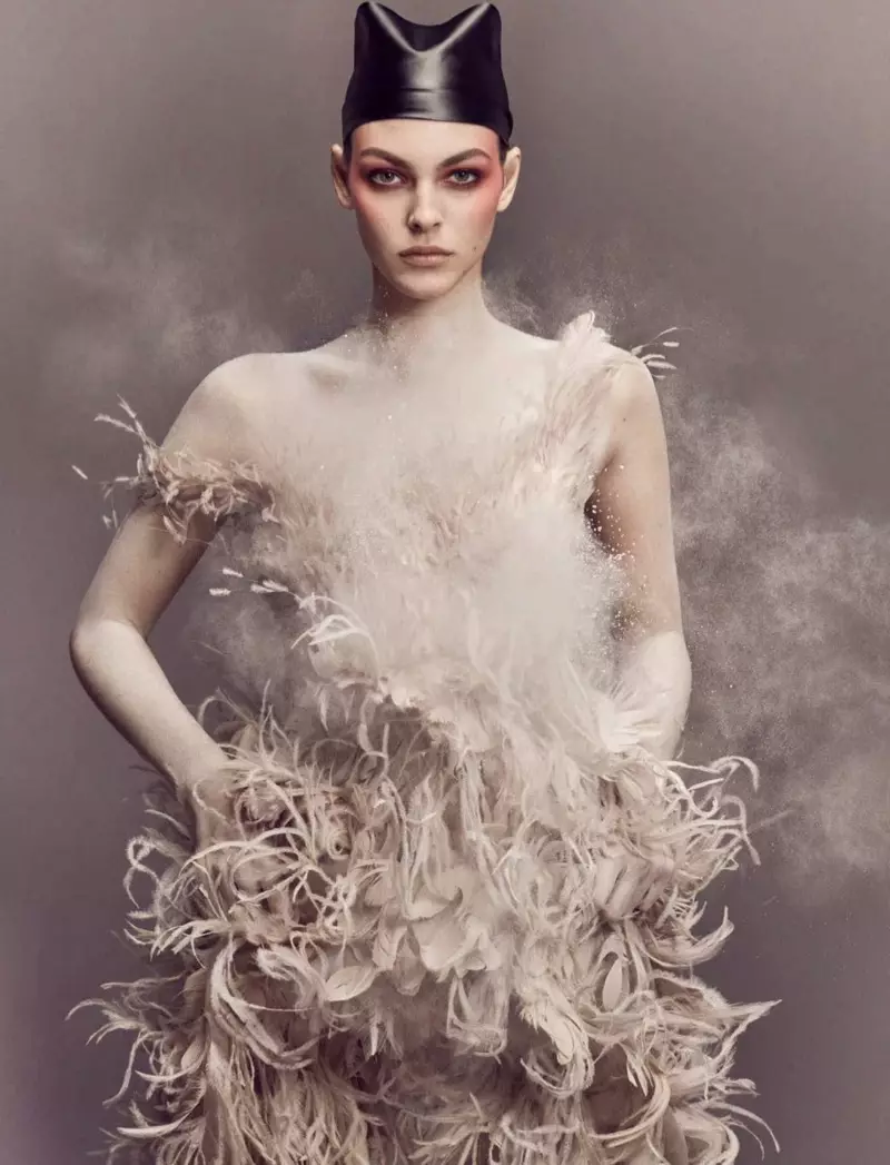 Saluran Vittoria Ceretti Tunjukkan Gadis Glamour untuk Vogue Germany