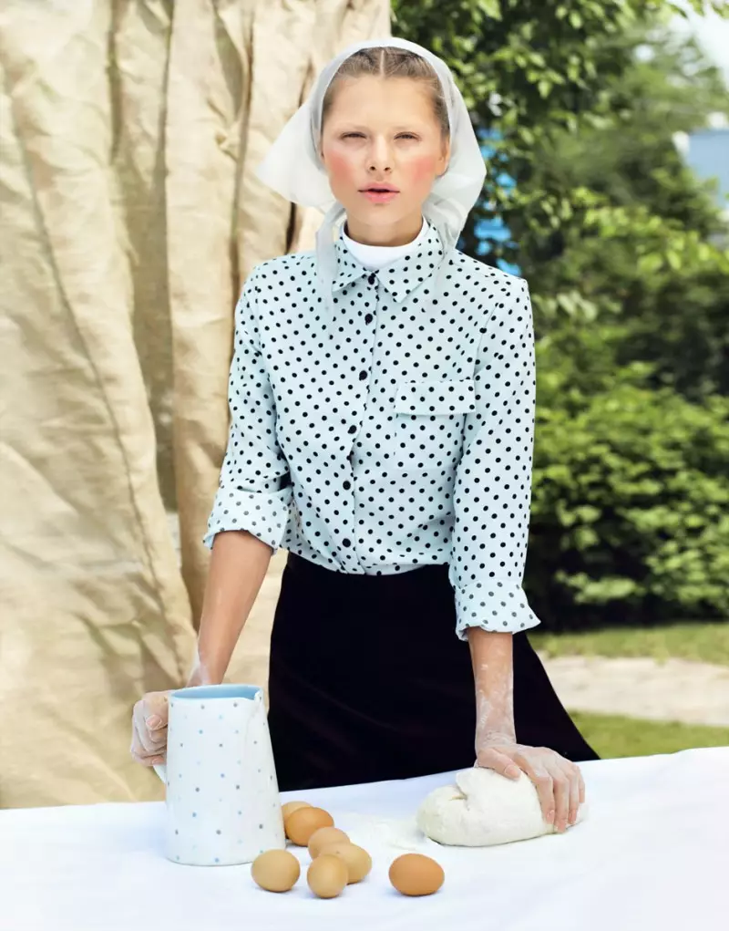 Tá Saol Amish ag Juliana Dementyeva do Elle Ukraine Lúnasa 2013 le Nikolay Biryukov