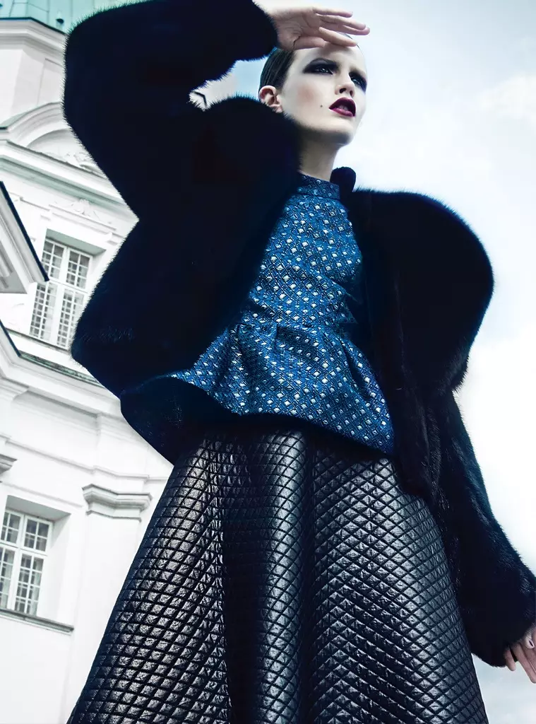 Джулі Бараўска мае блюз для Vogue Mexico, які распаўсюджвае Кевін Сінклер