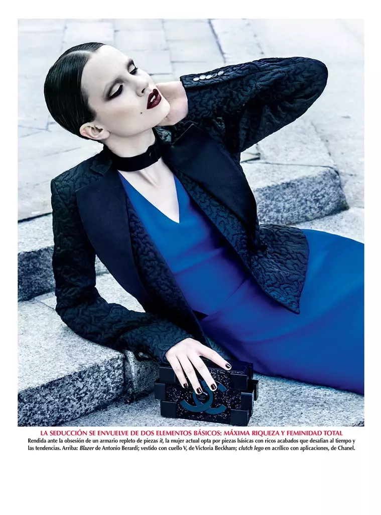 Julie Borawska ມີ Blues ສໍາລັບ Vogue Mexico Spread ໂດຍ Kevin Sinclair